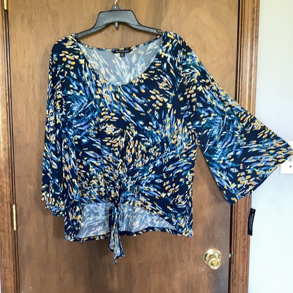 Relist3/24 Zac & Rachel abstract print top with stretch tie detail at hemline 2X - Picture 3 of 17